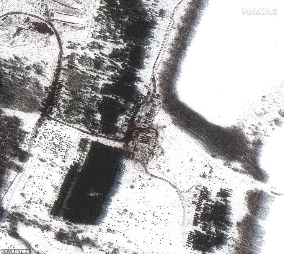 Defense Express / A satellite image of a new deployment of Russian troops and military equipment, east of Valuyki, Russia / New Satellite Imagery Shows Russia Increased Military Readiness
