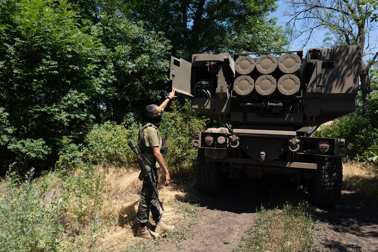 American HIMARS systems help Ukrainians to eliminate russia's troors in Ukraine, Defense Express