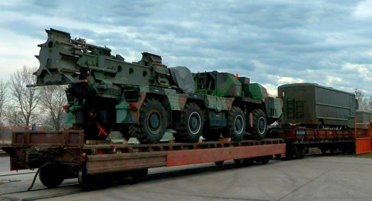 Slovak S-300 system is delivered by rail to Ukraine, April 2022
