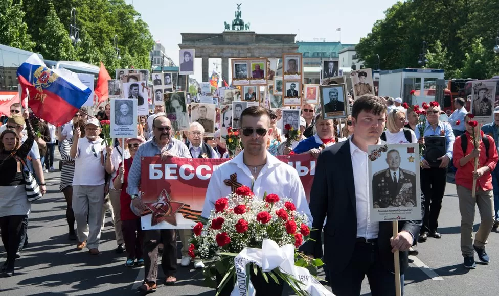 Berlin's walks took place in the front of the Brandenburg Gate, The UK Defense Intelligence Named the Real Reason For the Cancellation of the Immortal Regiment Remembrance Marches in Russia, Defense Express