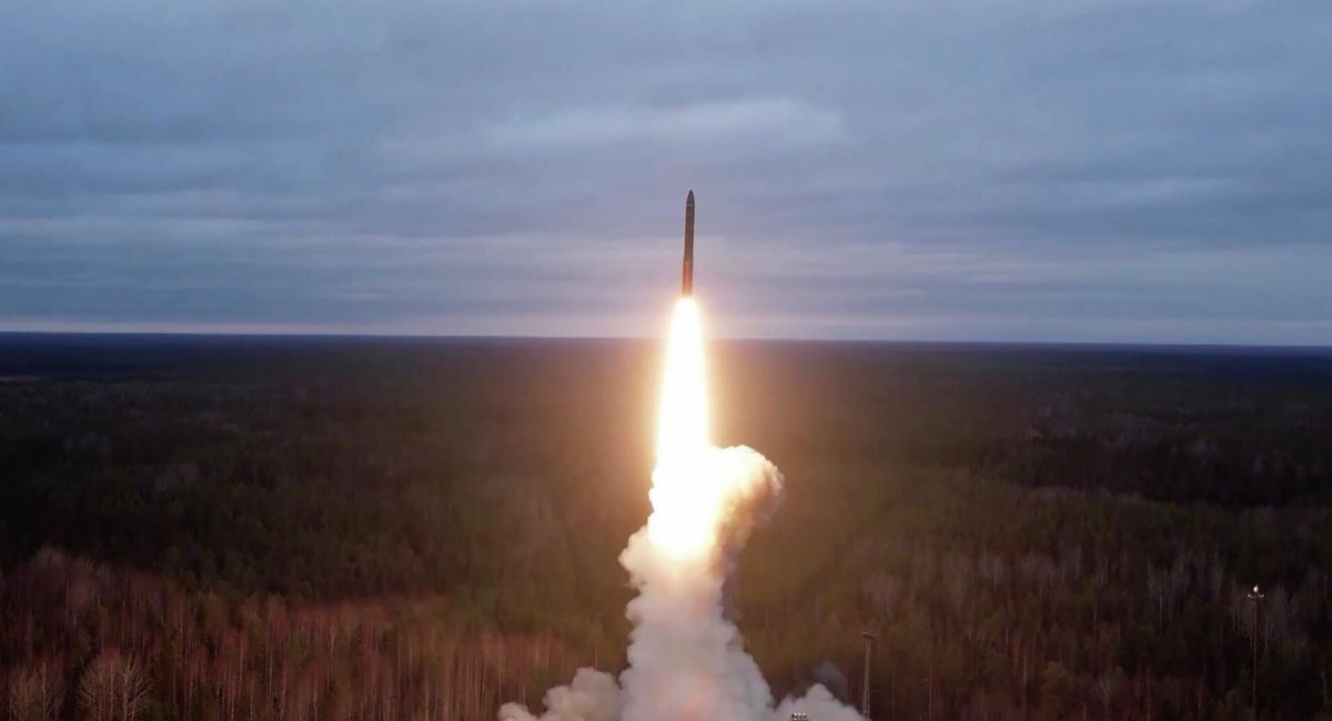 The RS-24 Yars missile launch, Russia to Continue Nuclear Blackmailing, Strategic Forces Are On the 24-Hour Readiness,  Defense Express
