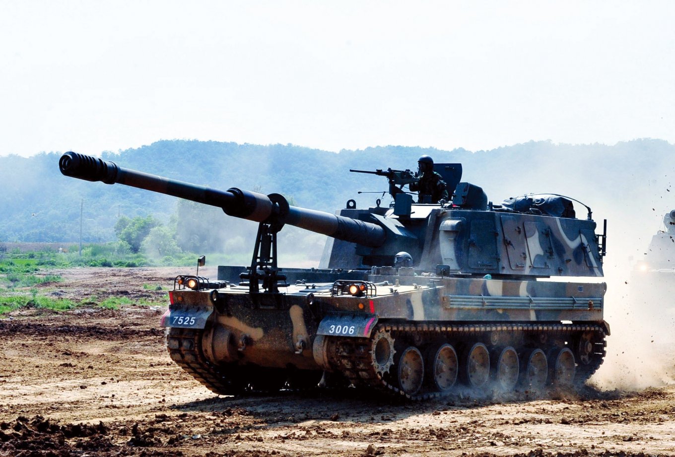 K9 Thunder self-propelled artillery system / Defense Express / CAESAR Howitzer Has Unexpected Advantage Over Korean K9, as Estonians Praise its Mobility