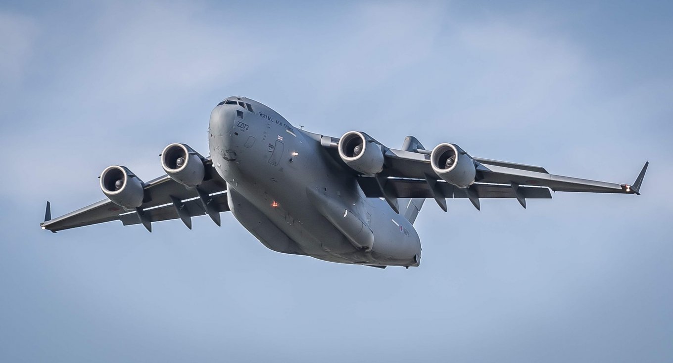 The C-17 Globemaster III aircraft (serial ZZ143) Defense Express Great Britain Made Air Bridge Between Pakistan and Romania to Transport 122-mm Shells to Ukraine