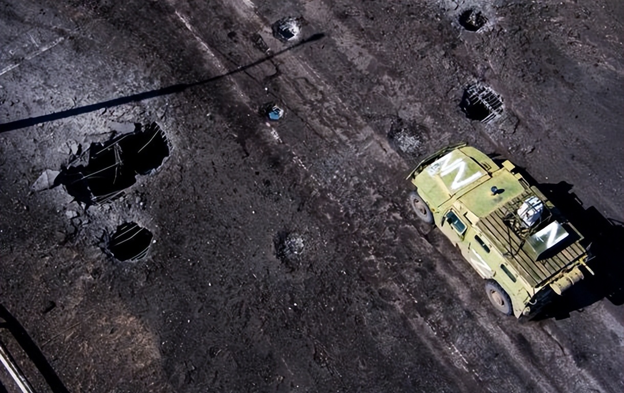 Holes from GMLRS missile strikes on Antonivskyi Bridge