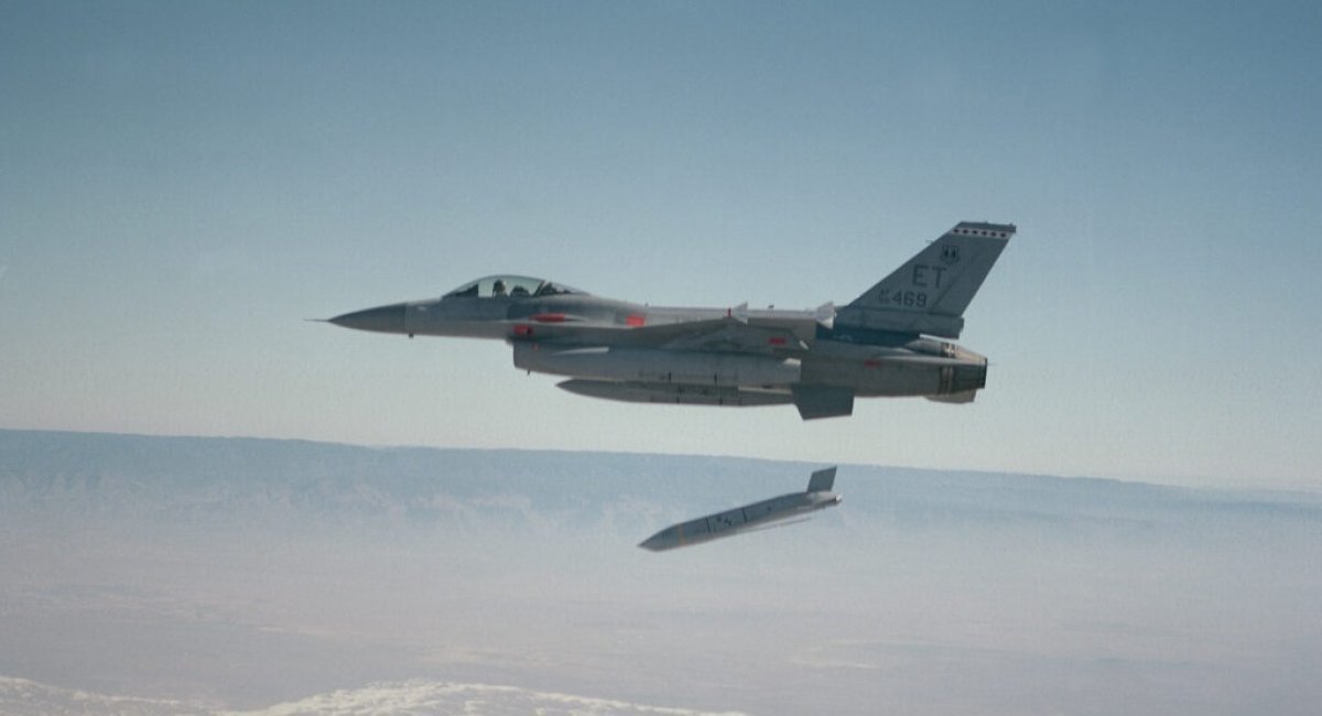 F-16 launches a JASSM-ER missile / Photo credit: U.S. Air Force