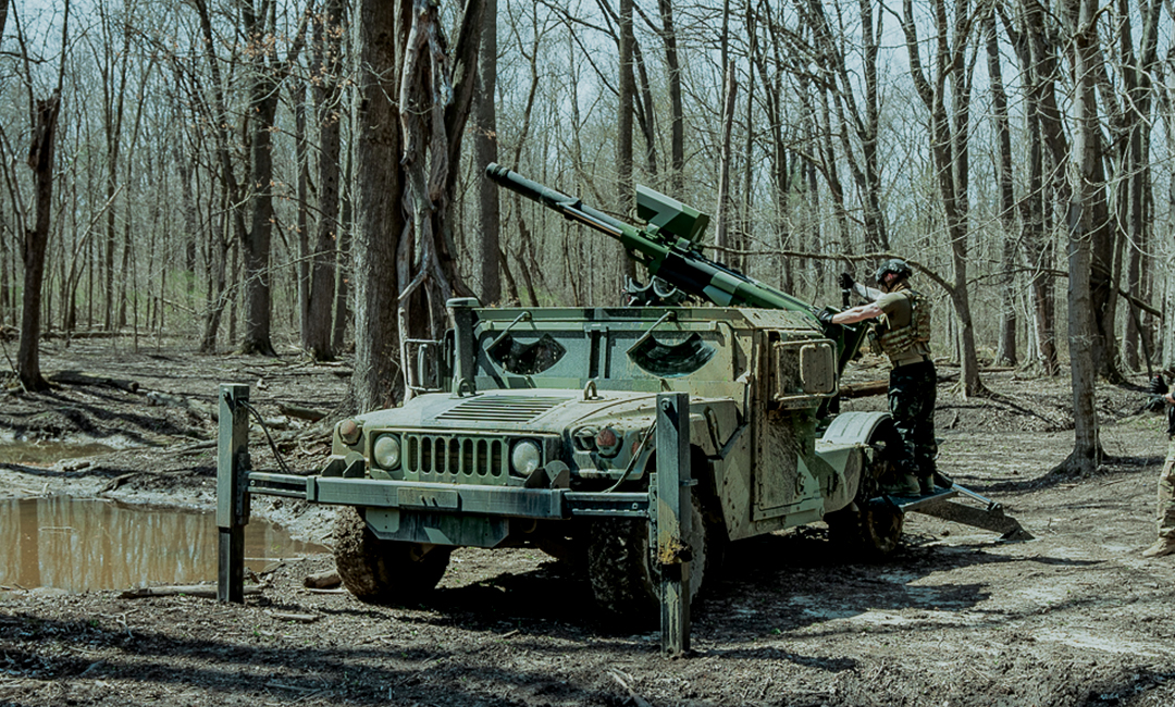 Ukrainian forces operating a 2-CT Hawkeye, an American light howitzer that is yet to be accepted by the U.S. Army / Defense Express / US Military Analysts Do Little to No Study of Ukraine War, And They Have Reasons