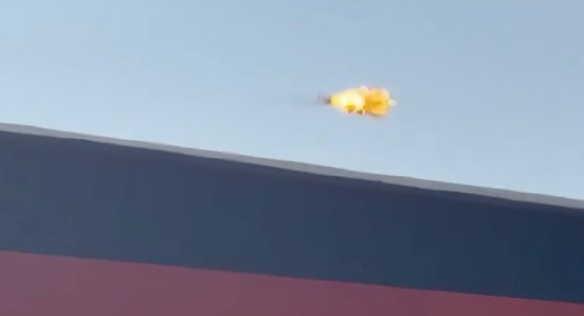 Ukraine targets a high-value drone production facility over 1,000 km from the border, signaling extended operational reach Defense Express Defense Express' Weekly Review: Underappreciated Tank Experiments, Finland's Secret Arms Exports to Ukraine, Strike on the Alabuga Drone Plant, russia's Strange Armored Train
