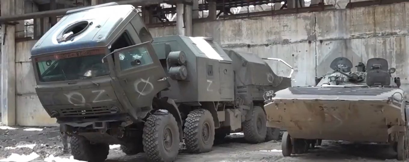 Ukrainian Military Destroy Occupiers Repair Base in Horlivka, Defense Express