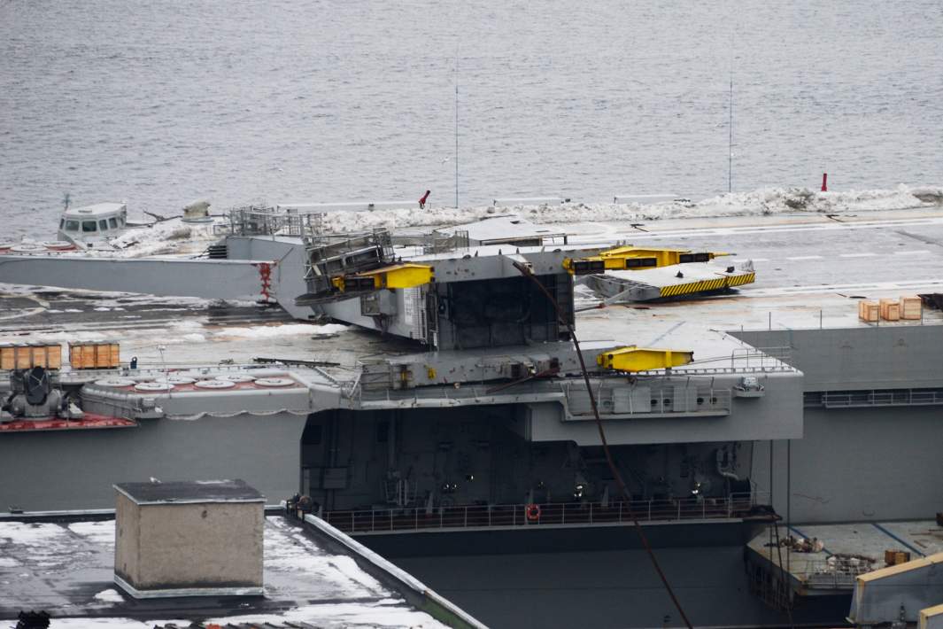 Admiral Kuznetsov on repairs / Defense Express / Endless Repairs of Admiral Kuznetsov Aircraft Carrier in russia Reach Logical Conclusion