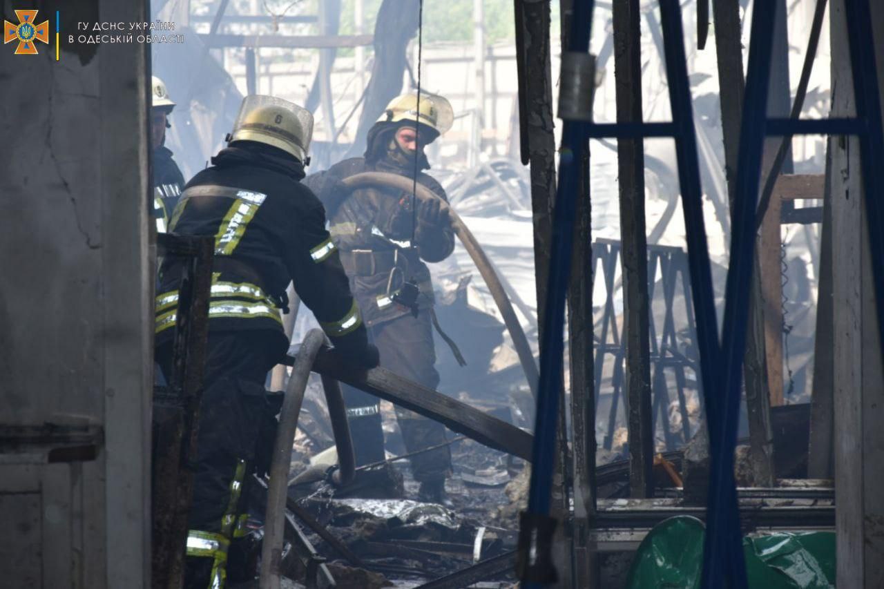 State Emergency Service firefighters at the russian missile attack site in Odesa May 7, 2022 / Day 73rd of War Between Ukraine and Russian Federation (Live Updates)