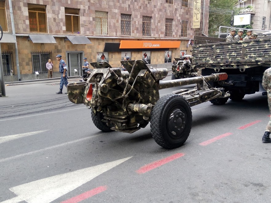 russians Showcase Their Courier UGV Transporting a D-30 Howitzer — But There's a Problem with This Approach, Defense Express