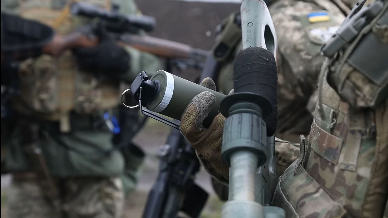 The DG-01 smoke grenade Defense Express The Ukrainian DG-01 Smoke Grenade Is Already in a Service with the Armed Forces of Ukraine