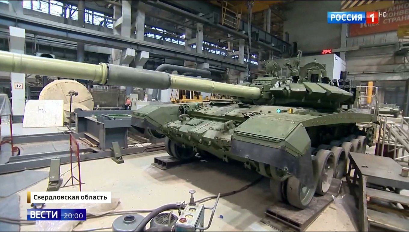 New elements of extra protection on T-72B3 tank, The russians Strengthening T-72B3 Tank’s Armor Protection by Placing Some Elements in Unexpected Places,Defense Express