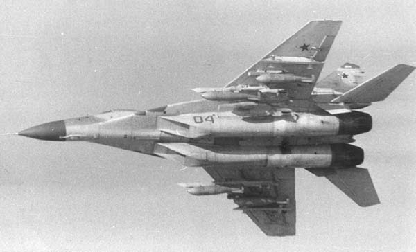 The MiG-29 fighter with the FAB-500 bombs mounted on long pylons Defense Express The Ukrainian Air Force Reveals the MiG-29 Fighter with Mysterious Pylons