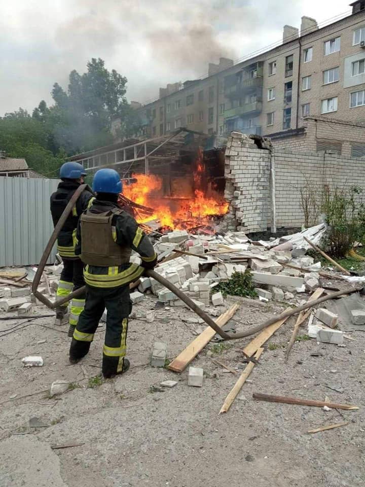 Consequaenses of russian shelling of residential areas / Summary of May 27, the 93rd Day of War: Successful Ukrainian Air Raid and Numerous Russian Casualties