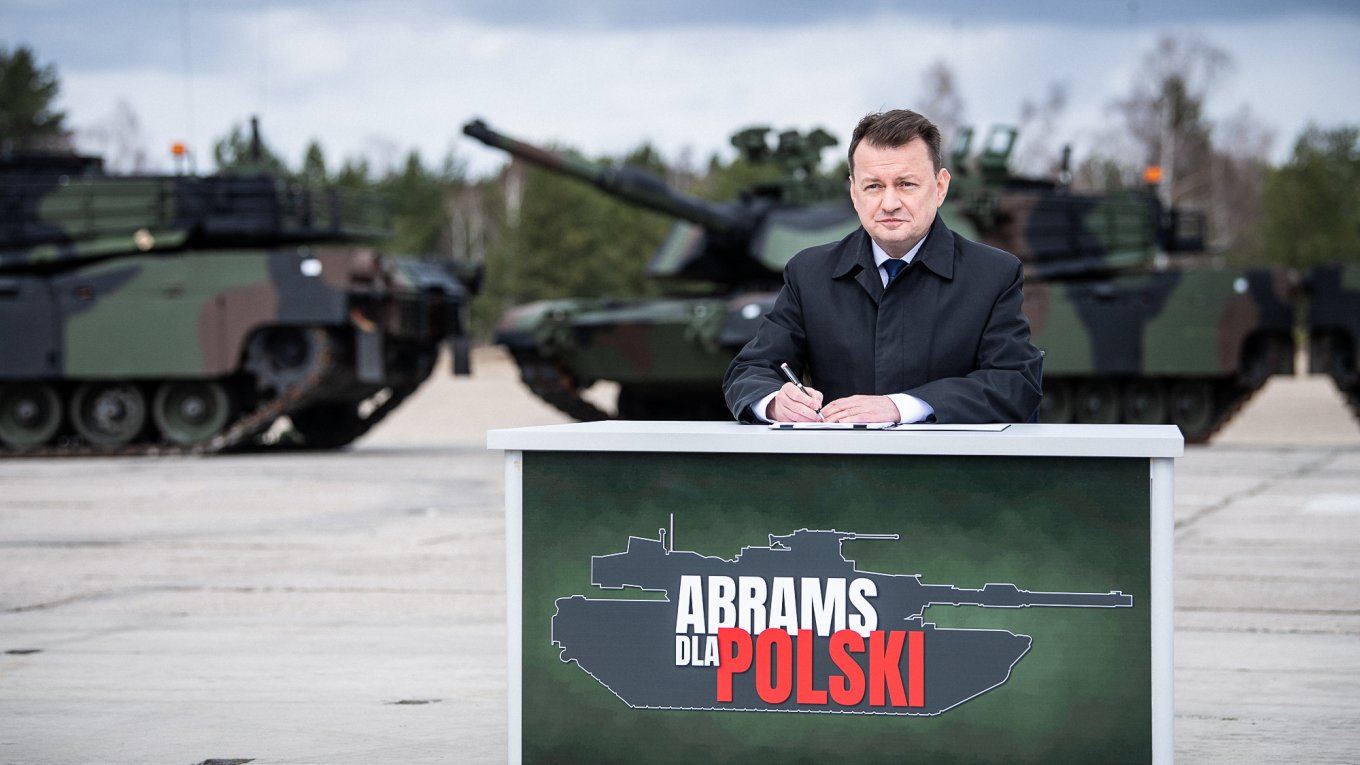 Mariusz Błaszczak signs a purchase order for Abrams M1A2 SEP V3 / Defense Express / Polish Defense Ministry is About to Go Bankrupt After $66B Arms Deal – Ex-Minister Blaszczak