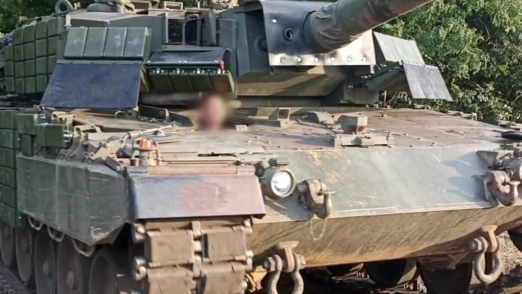 The Leopard 2A4 received additional reactive protection from the sides but the frontal parts remained uncovered