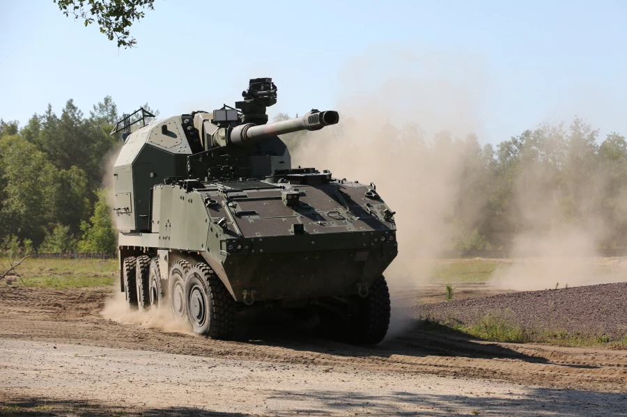 Radhaubitze self-propelled artillery system / Defense Express / Spain Considers Radhaubitze As Replacement For its Hundred Aging Mobile Howitzers