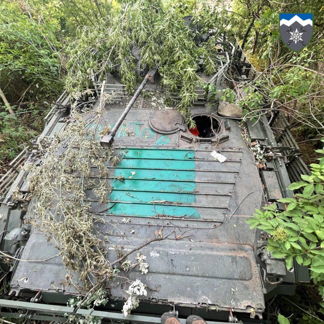 Ukraine’s Military Captured russia’s BMP-2 Equipped With Modern Additional Protection Kit, Defense Express, war in Ukraine, Russian-Ukrainian war