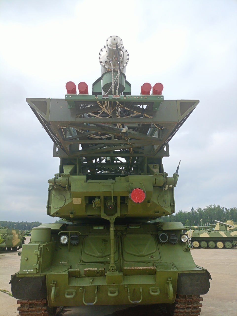 Furor mobile combat microwave radiation system / Defense Express / After 10 Years of Development, russian Microwave Weapon Goes Straight to Museum Instead of War Front