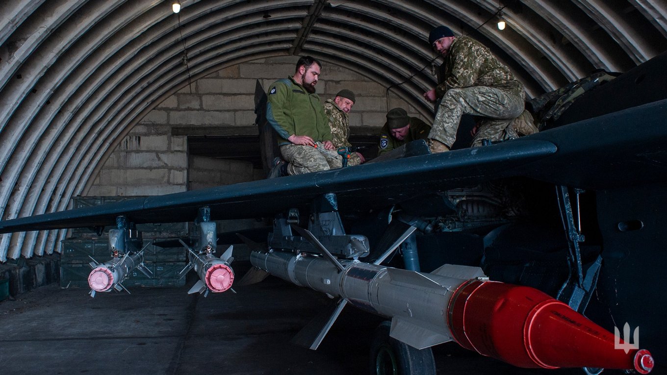 MiG-29 is being prepared for a combat sortie, April 2023. This one as well was apparently taken from long-term reservation and repaired back to combat-ready condition / Photo credit: The Armed Forces of Ukraine