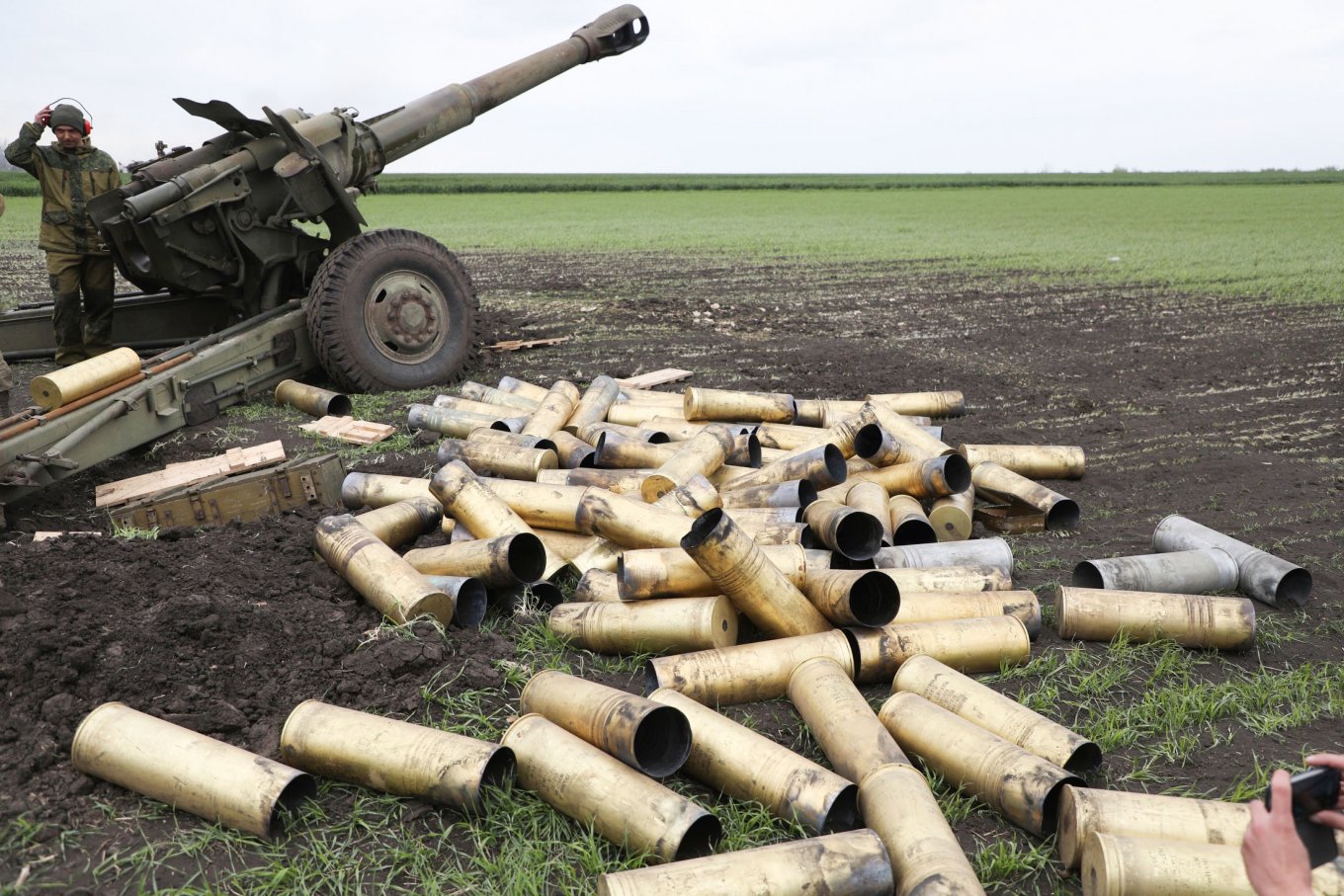 152 mm D-20 howitzer