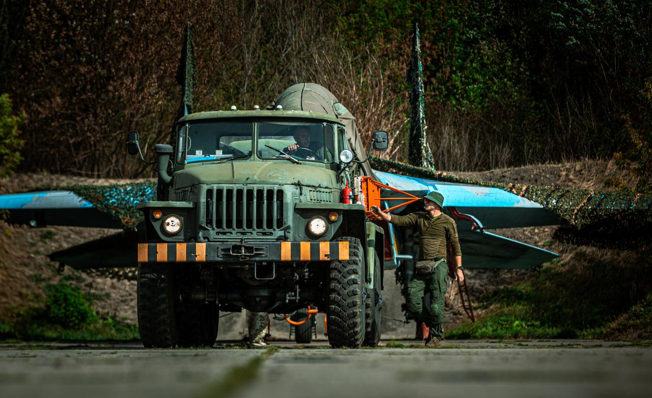 Ukrainian Su-27 aircraft Defense Express Ukraine's Air Force photos Reveal the Rigorous Pre-Flight Work