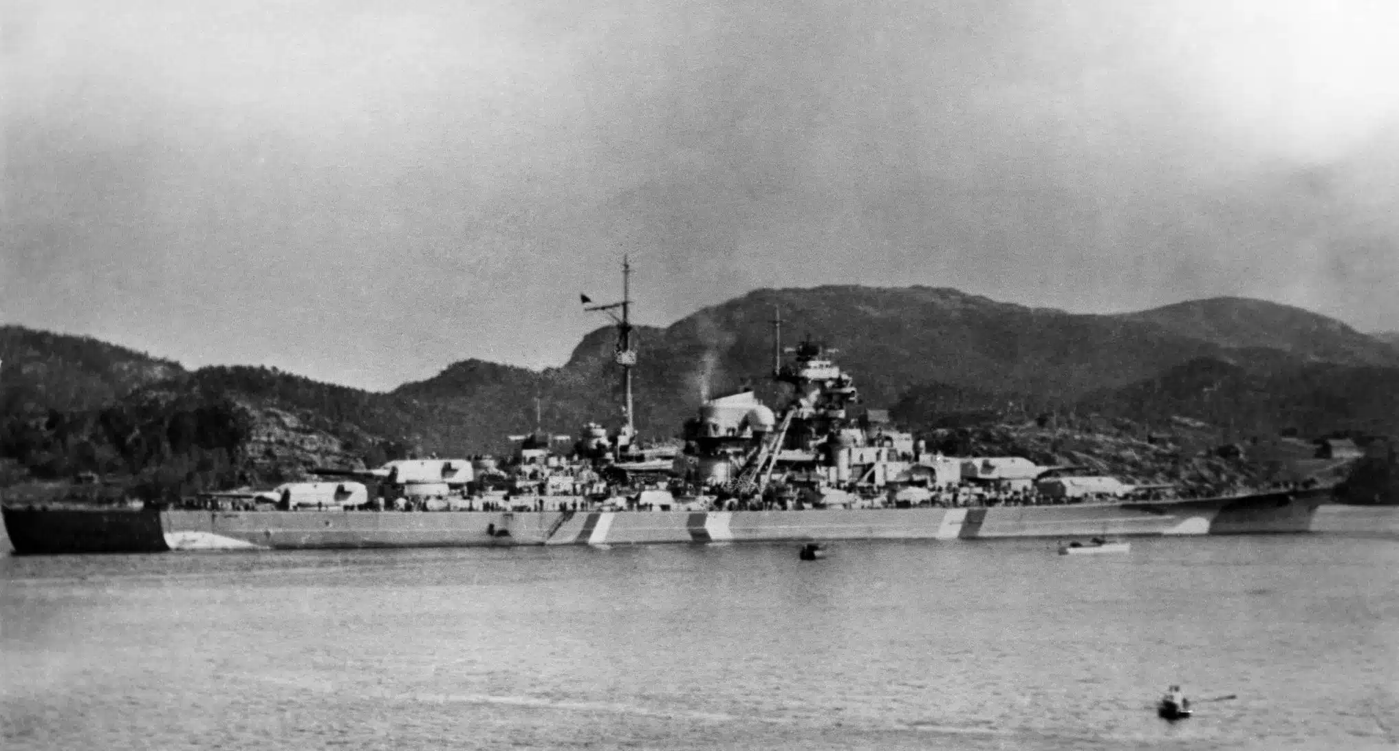 The Bismarck battleship had similar false bow and stern painted on it during World War II Defense Express Russia Camouflaged a Frigate with Kalibr Missiles to Hinder its Detection by Ukrainian Maritime Drones