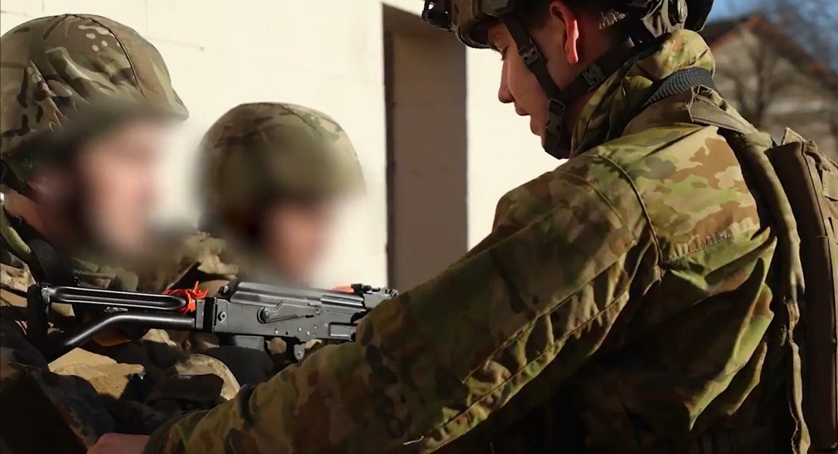 Australian Instructors in UK Prepare Ukrainian Soldiers for Operations on a Battlefield, Defense Express