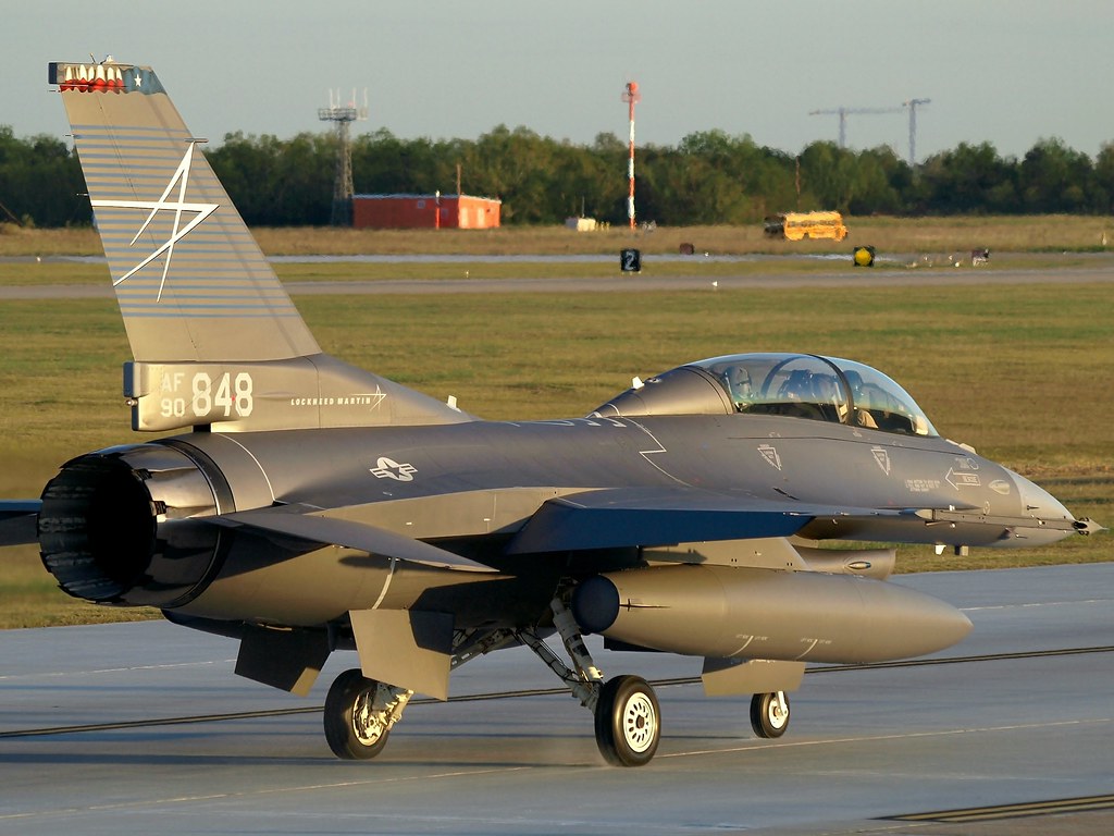 The F-16 Fighting Falcon fighter aircraft Defense Express The U.S. and Lockheed Martin Offer New F-16 Fighters to Colombian Air Force with Two Options and Air-To-Surface Guided Weapons Package