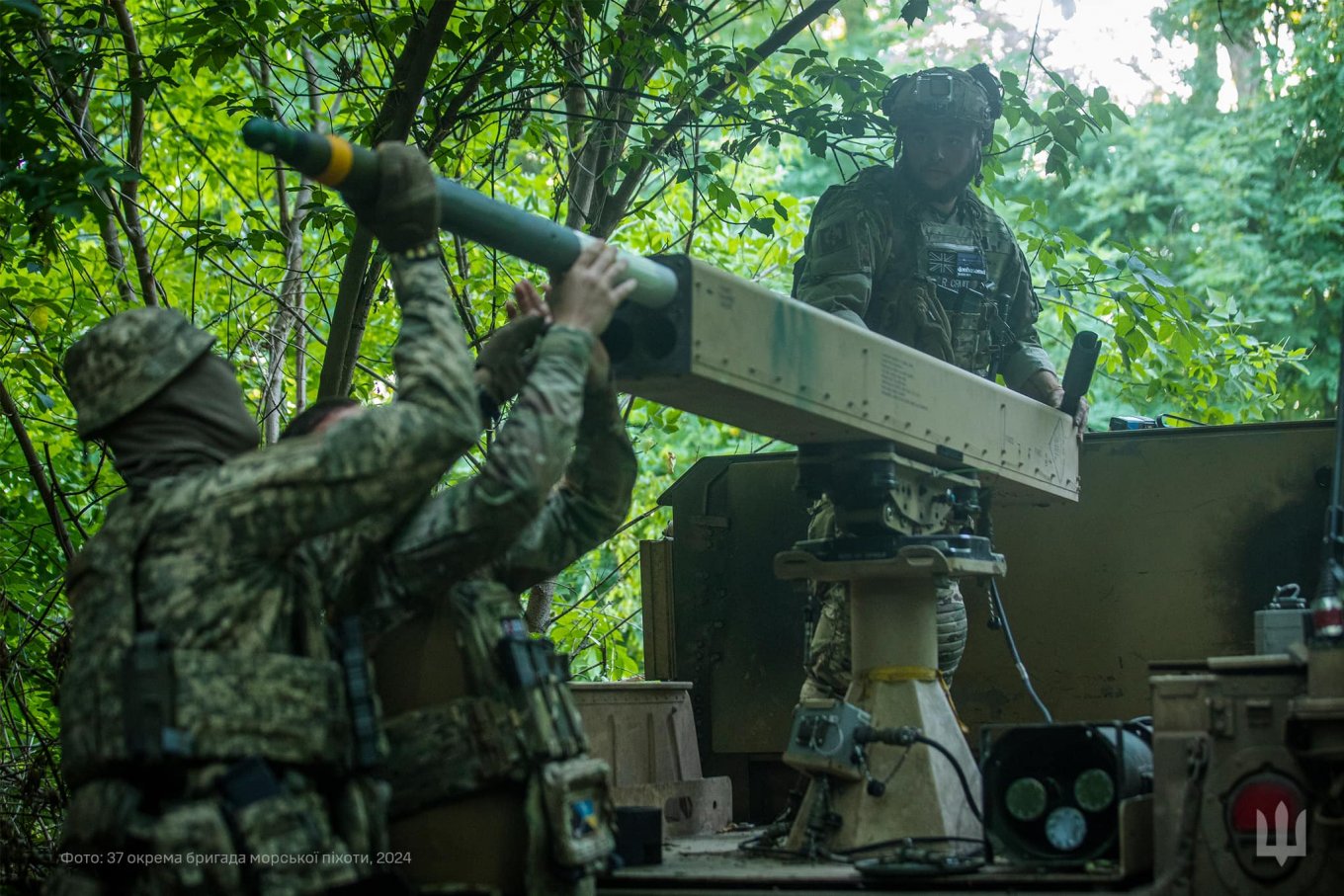 Defense Express / Ukrainian Marines Reveal APKWS Combined With HMMWV to Shell russian Positions (Photo)