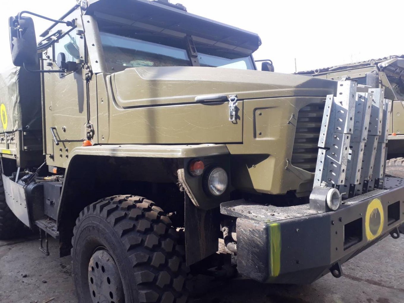 Defense Express / Ukrainian defenders have seized two Russian armored tilt trucks 