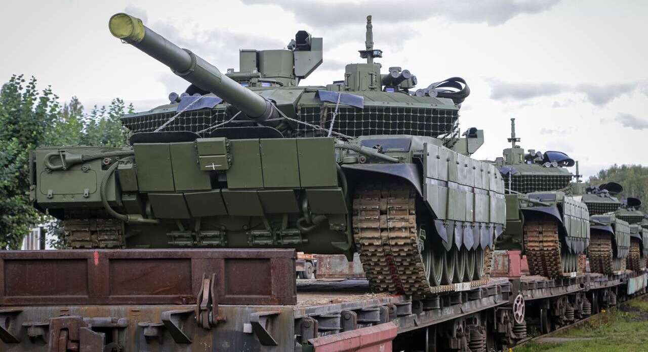 T-90M tanks equipped with sets of additional side armor / Defense Express / Ukrainian Intel on russian Arms Production, in Numbers: Missiles, Tanks, Artillery, and Aircraft