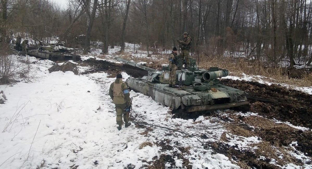 The Kantemirov Division’s T-80 tanks were abandoned in great numbers on the battlefields near Chernihiv and Sumy, Defense Express