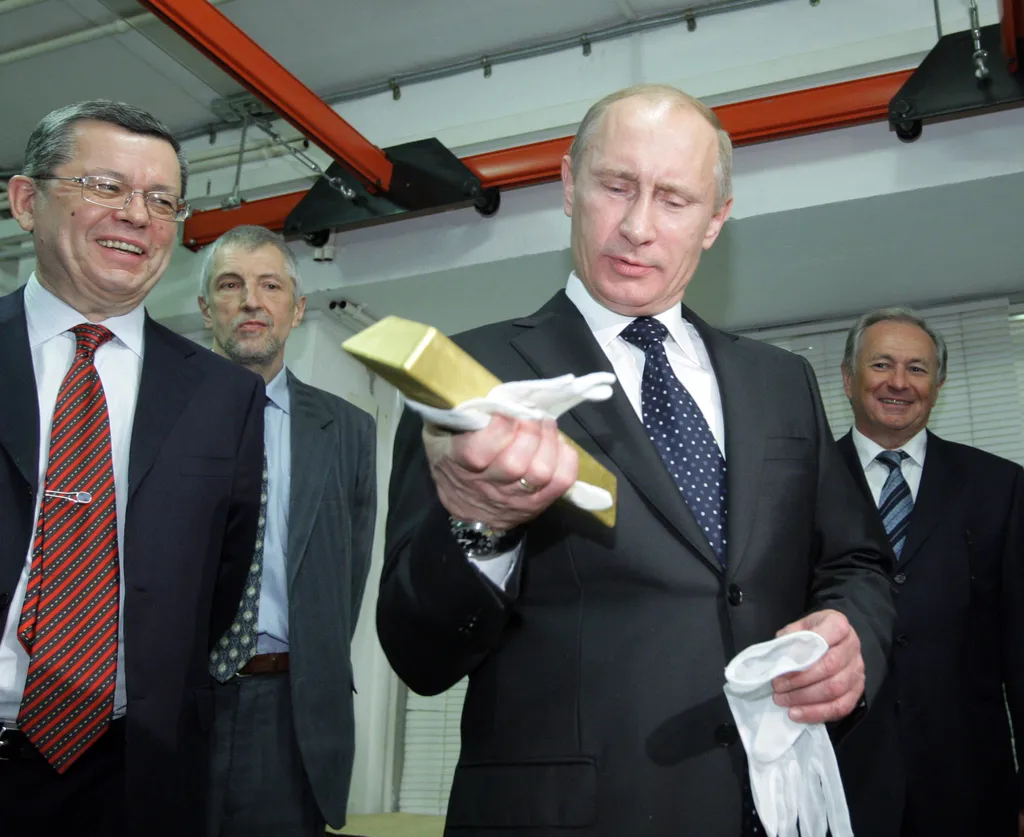 russian gold is now banned for import in the US; Great Britain, Canada and Japan to join soon