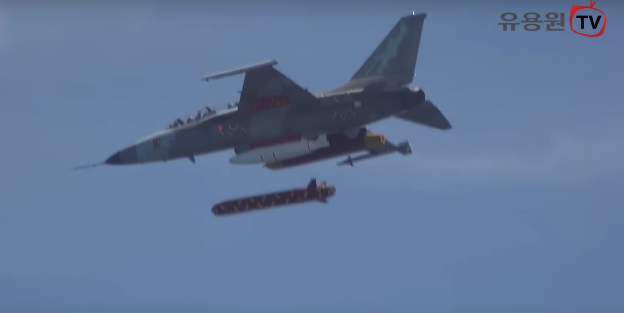 Korean Taurus during FA-50 testing / Video frame by Yu Yong-won TV
