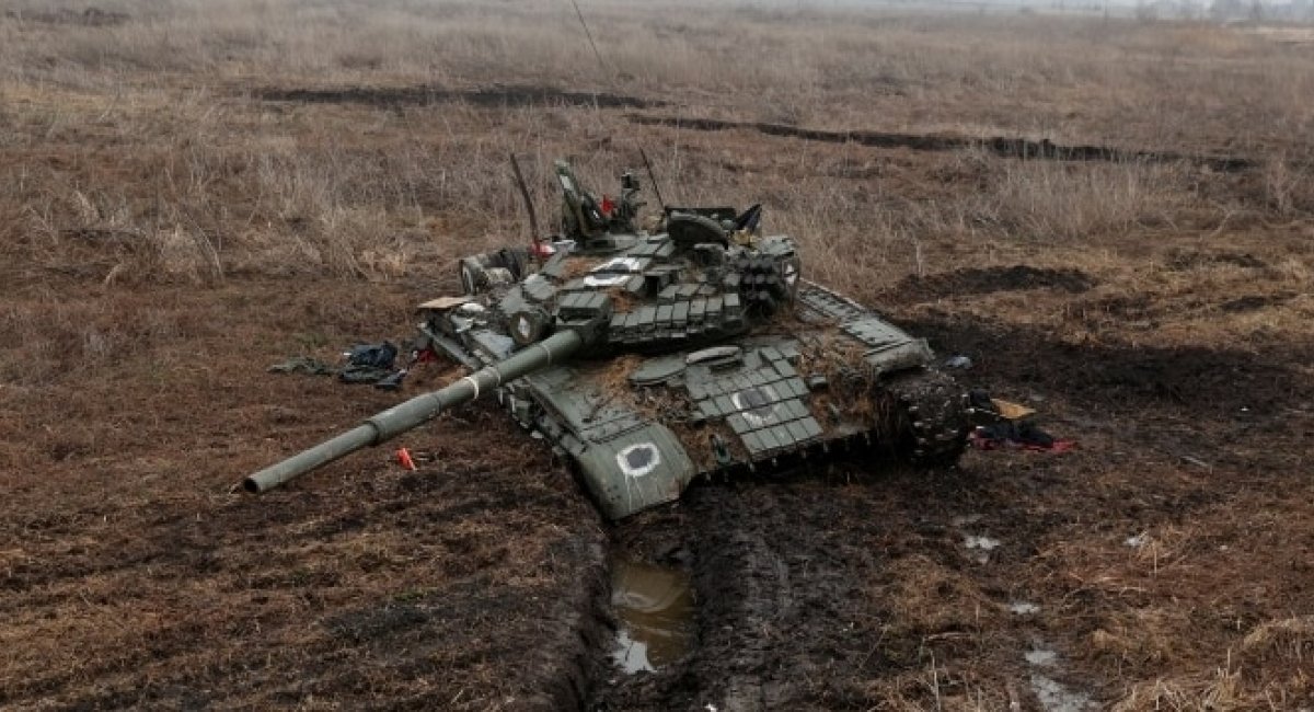 Russian tank T-72, that was destroyed by Ukrainian troops, Defense Express