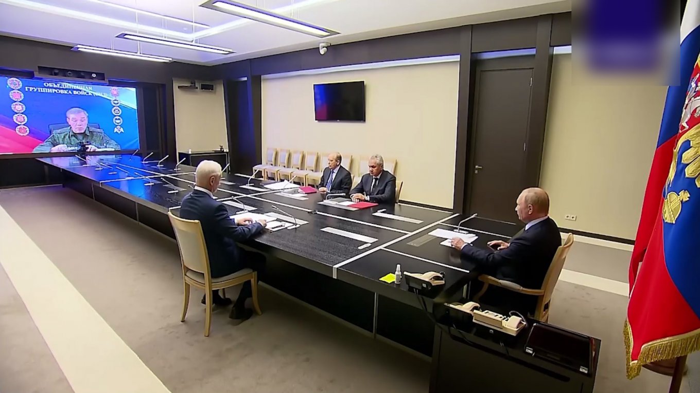 Gerasimov briefs Putin about russian forces allegedly 