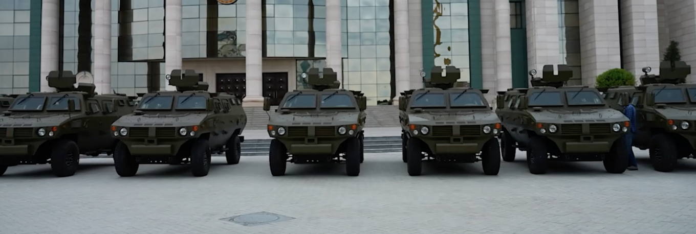 In the video, distributed by Kadyrov, about eight Chinese-made armored vehicles lit up, Defense Express