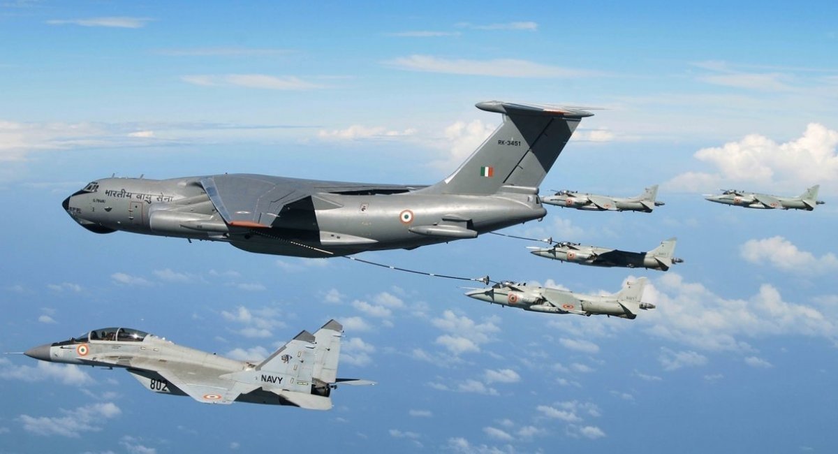 Indian Il-78MKI aerial refueling tanker Defense Express Defense Express' Weekly Review: ICBMs Disguised as Cranes, Caracas Under Fire, and Ukraine's Buggy Standoff
