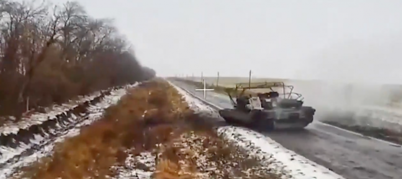 The Abrams tank Defense Express The Abrams Tank’s Crew Reveals the Details of russian Assault With Fiber-Optic FPV Drones (Video)