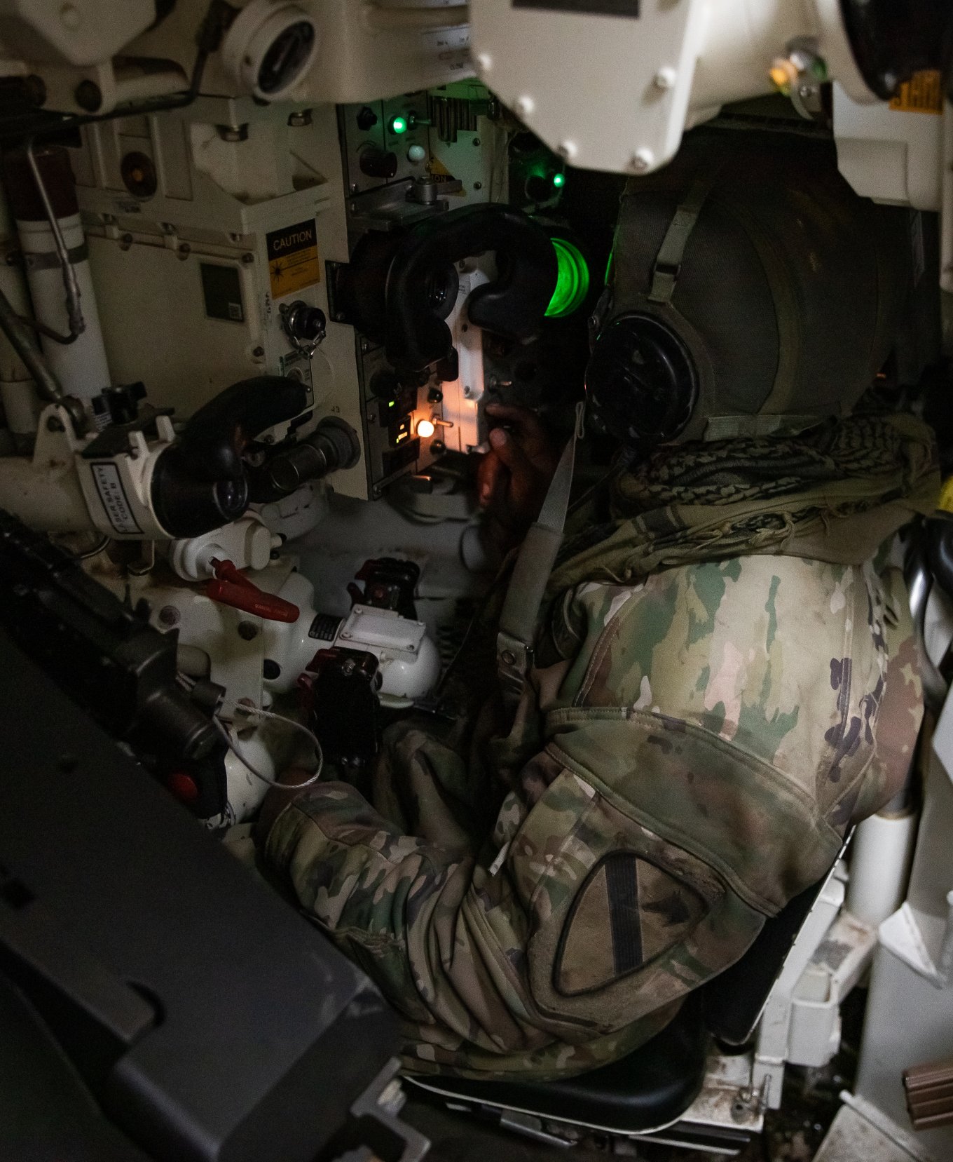 What the Abrams Looks Like From Inside And Why the Gunner Has Three Sights at Once, Defense Express, war in Ukraine, Russian-Ukrainian war