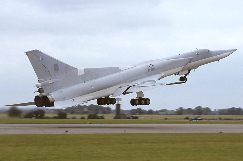 The Tu-22M3 strategic bomber of the Ukrainian Air Force Defense Express Ukraine Didn’t Give Tu-22M3 Bombers and Kh-22 Missiles to the kremlin, Ukrainian Long-Range Missile Perspective Can be Implemented