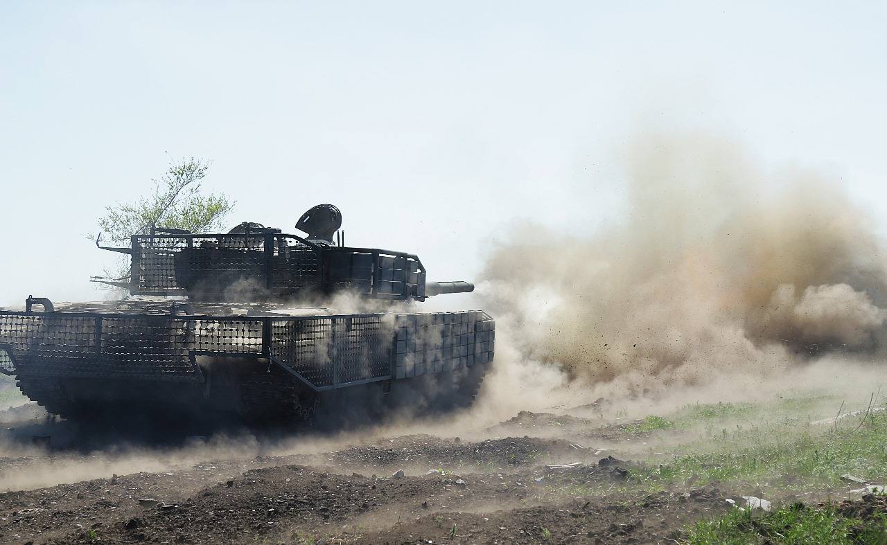 Illustrative image Defense Express General Oleksandr Syrskyi: Ukraine is Holding the Line as russia Deploys 640,000 Troops on 1,100 km Frontline