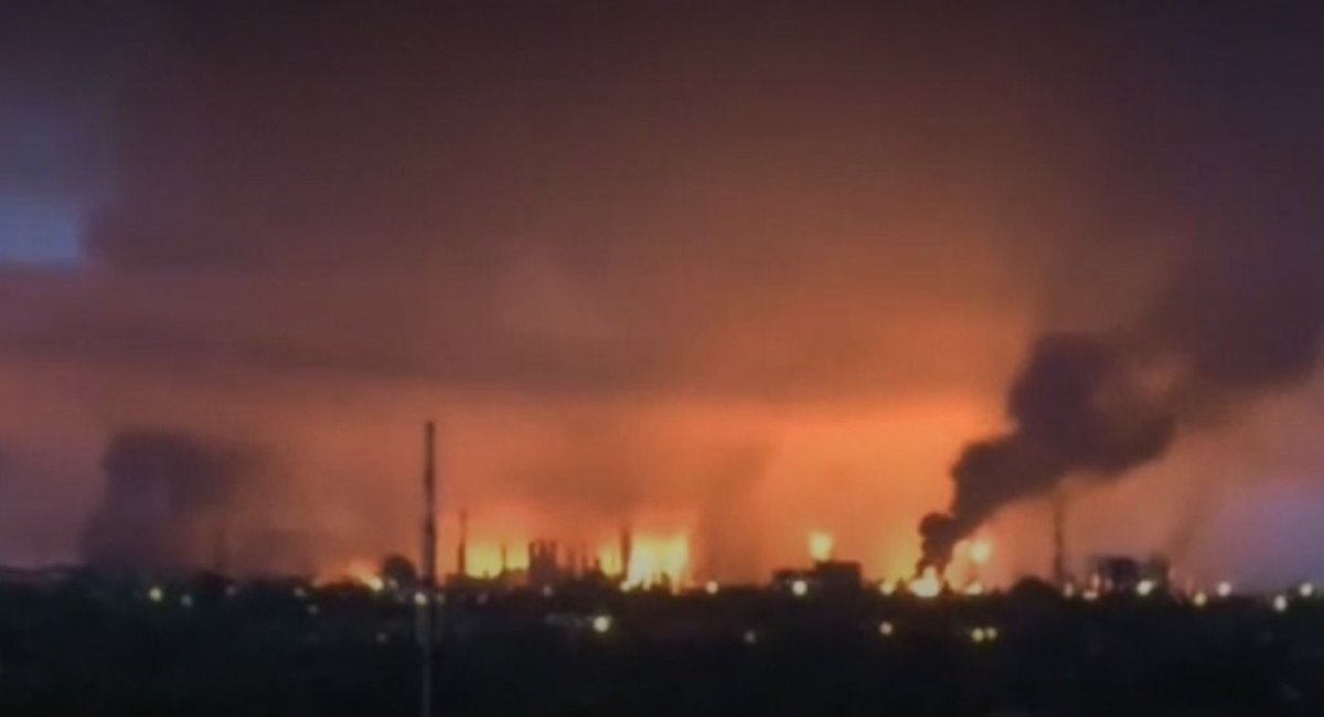 Ukrainian forces launched a large-scale wave of strikes overnight into May 15 Defense Express Ukraine Strikes Pantsir-S1, Tor-M2 Systems and Ammunition Ship in Crimea and Luhansk (Video)