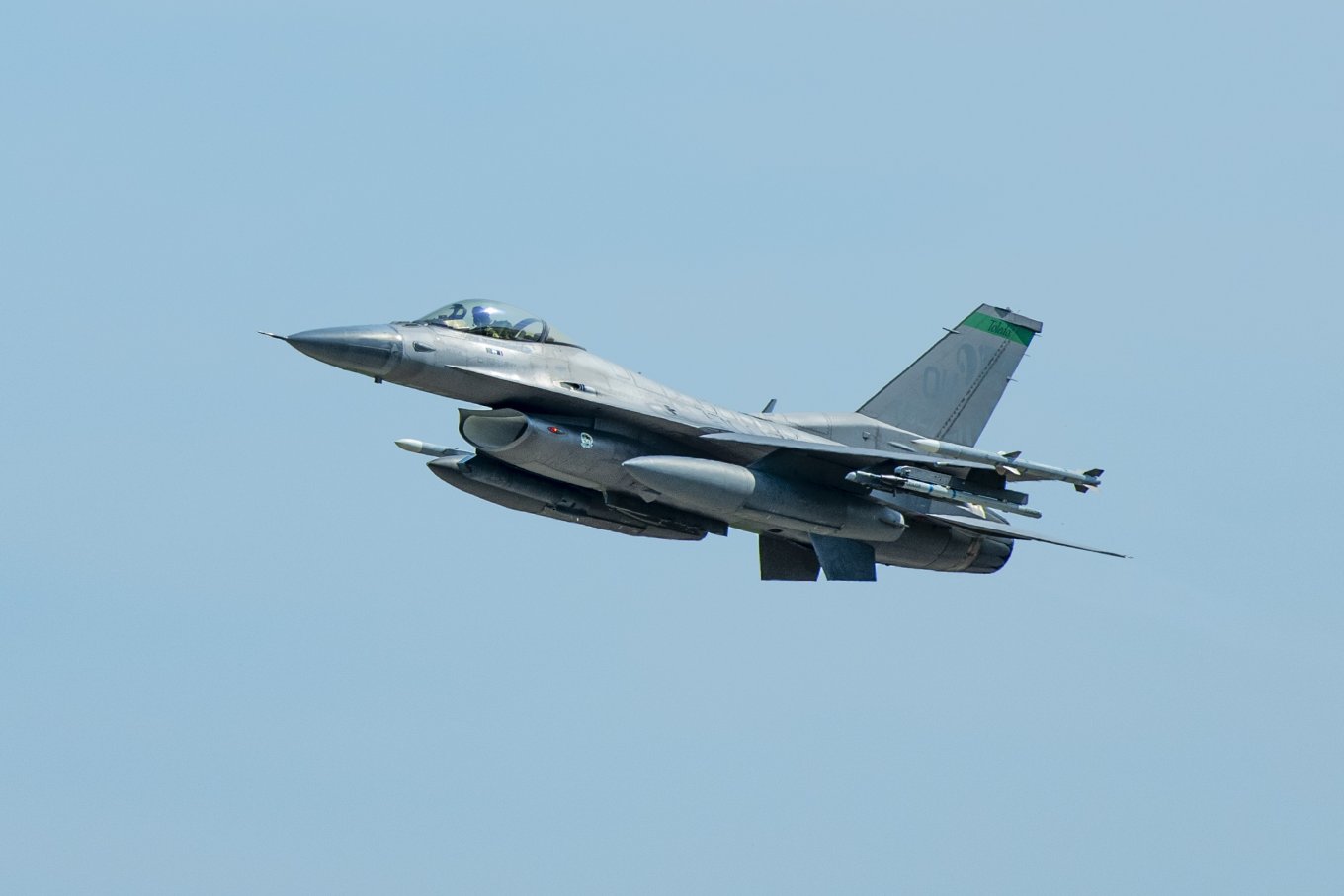 The New Deadlines for Completing the Training of the First Group of Ukrainian F-16 Pilots Have Been Named, F-16 Fighting Falcon multirole fighter, Defense Express