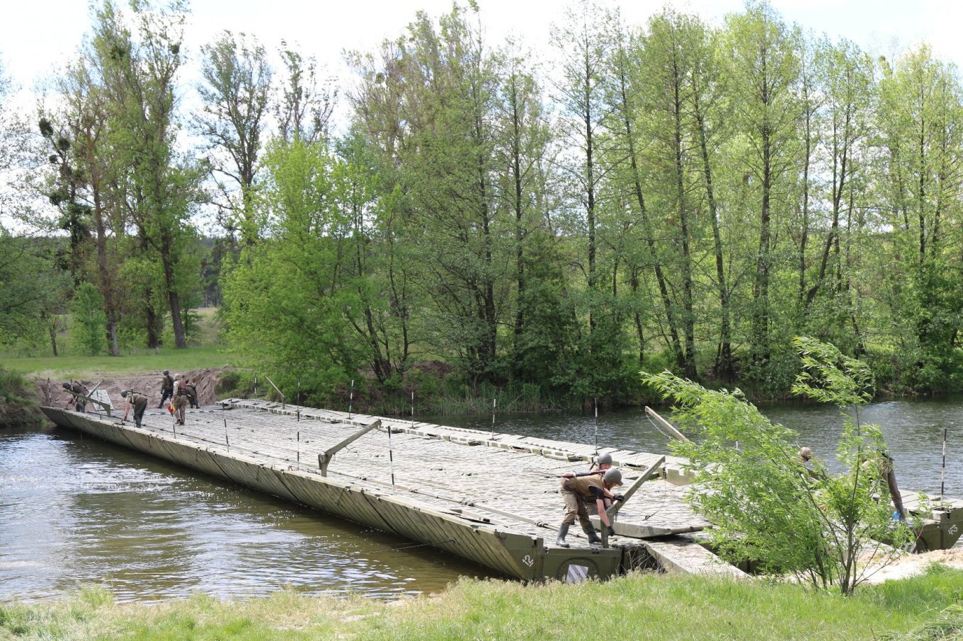 Ukrainian troops are learning how to make pontoon crossings over rivers / Ukraine’s General Staff Operational Report: Ukrainian Forces Liberate Village