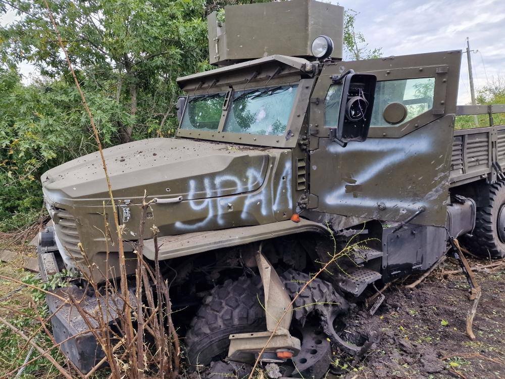 A rare Russian Ural Tornado-U armored truck was damaged and captured by the Ukrainian forces in the vicinity of Balakliya, Kharkiv region, Defense Express