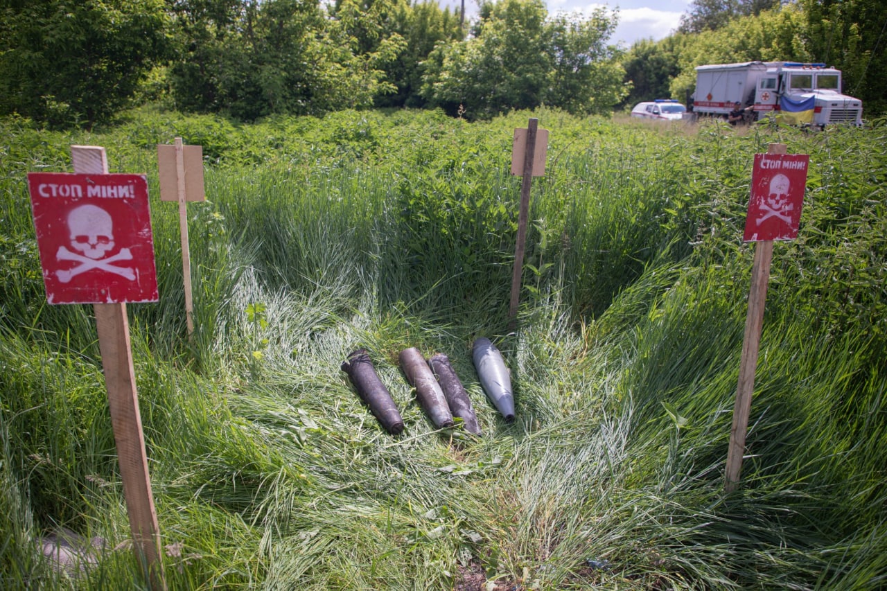 Mines in the field / Ukrainian Deminers Learn to Neutralize Explosives in Kosovo