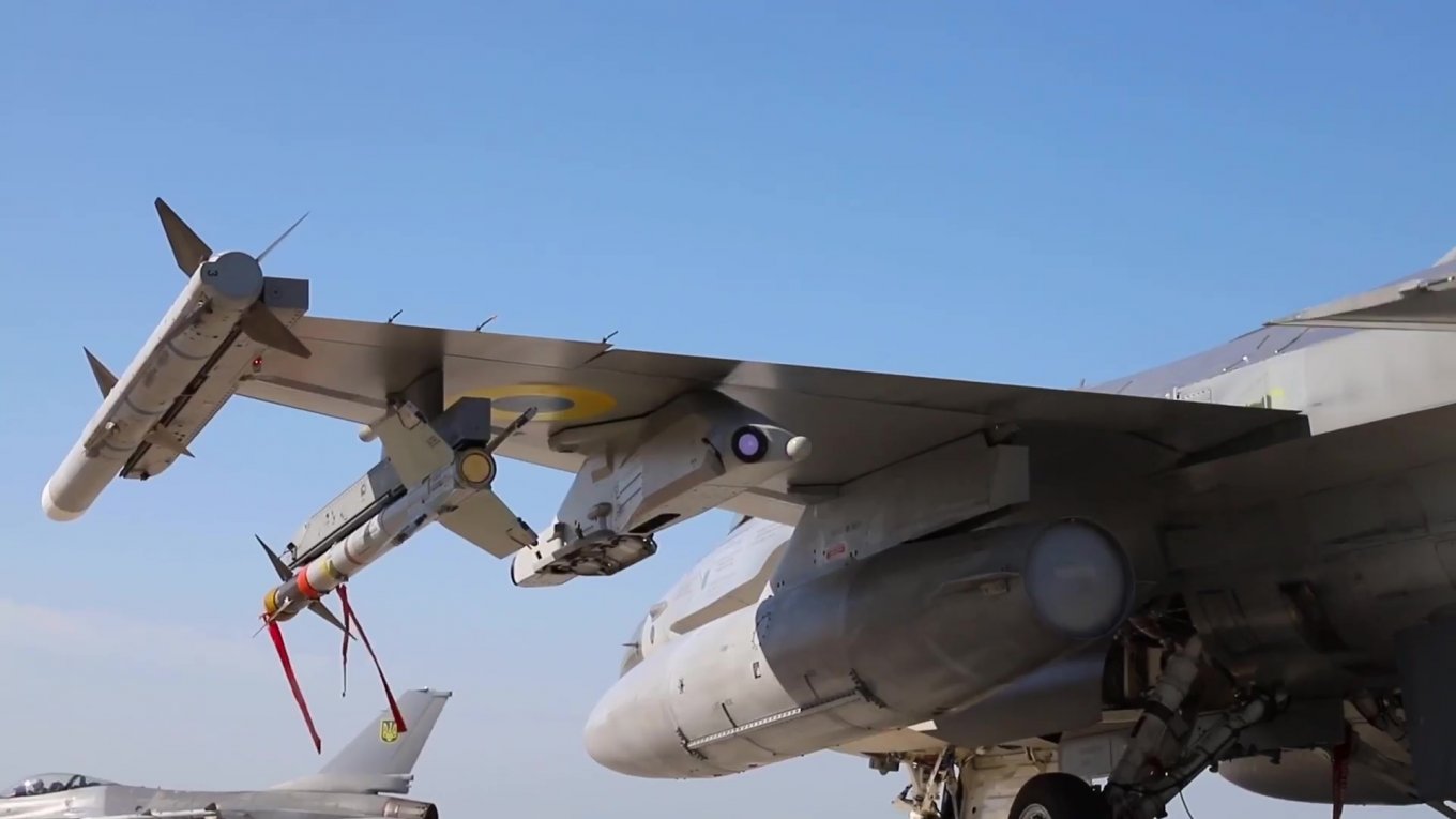 Ukrainian Air Force F-16 with a smart pylon identified by Defense Express as ECIPS+ / Defense Express / Danish Terma Reveals Details on Special Pylons for Ukrainian F-16s